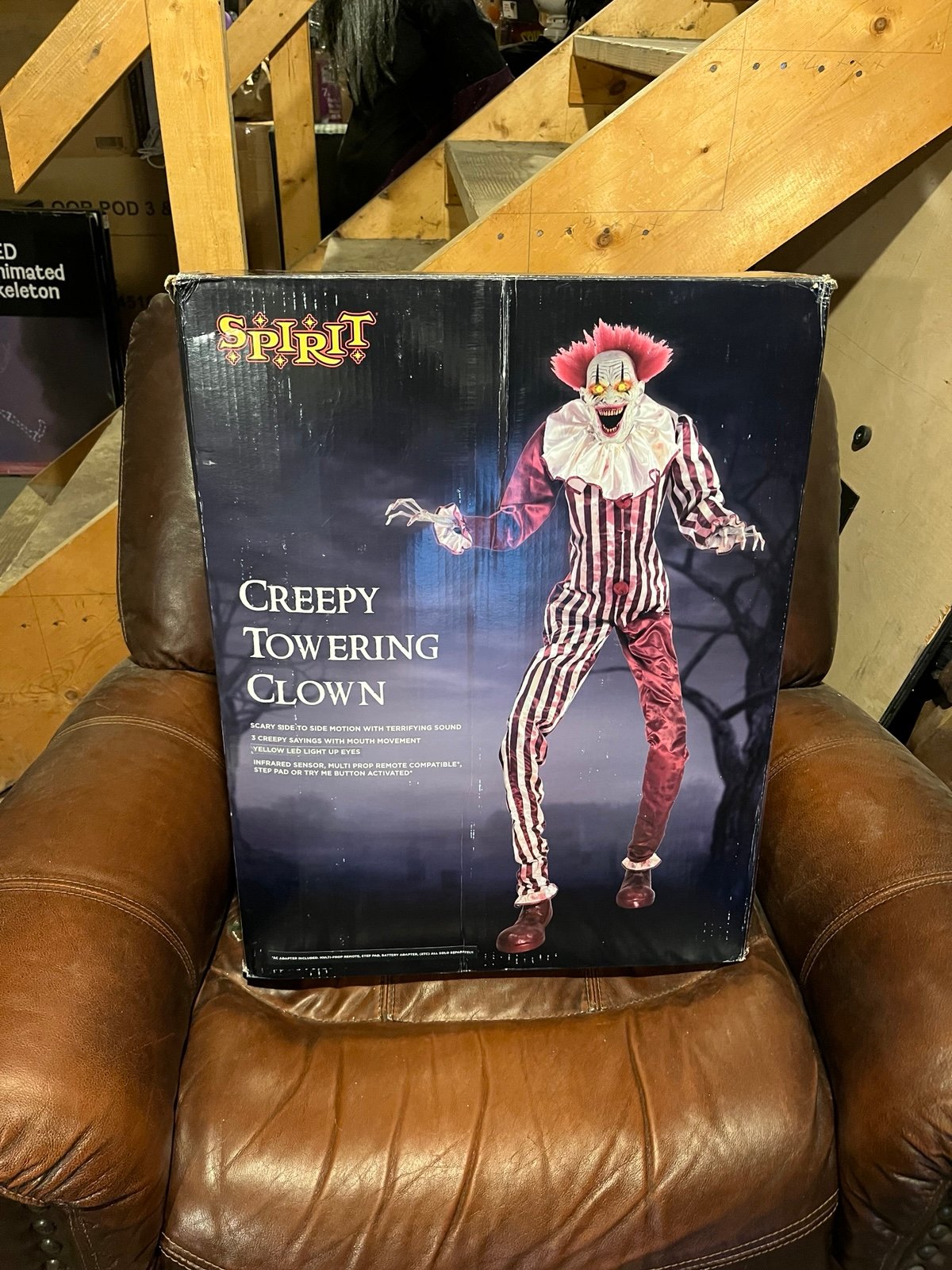 Spirit Halloween 2019 Creepy Towering Clown Animatronic