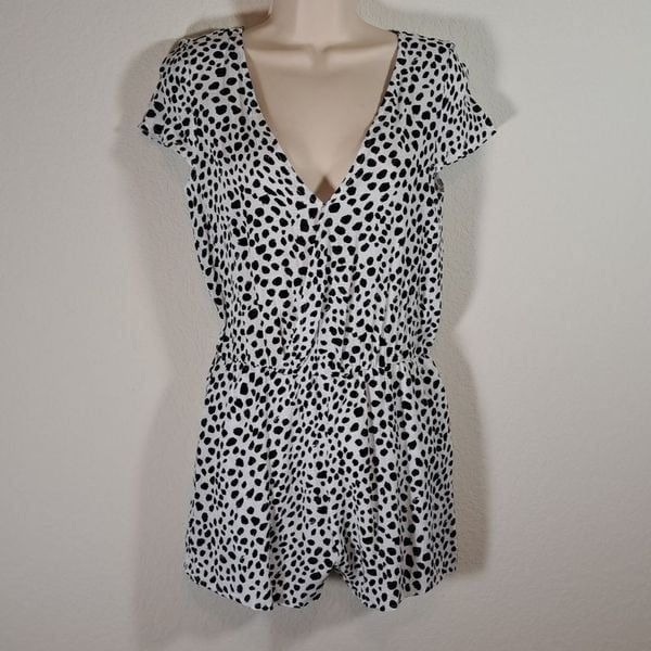 Lulu’s Women’s Romper S Black White Hottie Dotty Polka Dot Cap Sleeve Pockets
