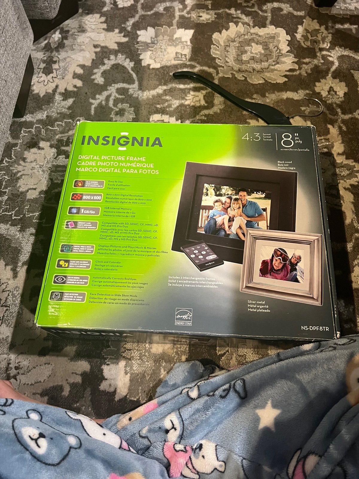 Insignia Digital Photo Frame 8” 4:3 Format New In Box Digital picture frame