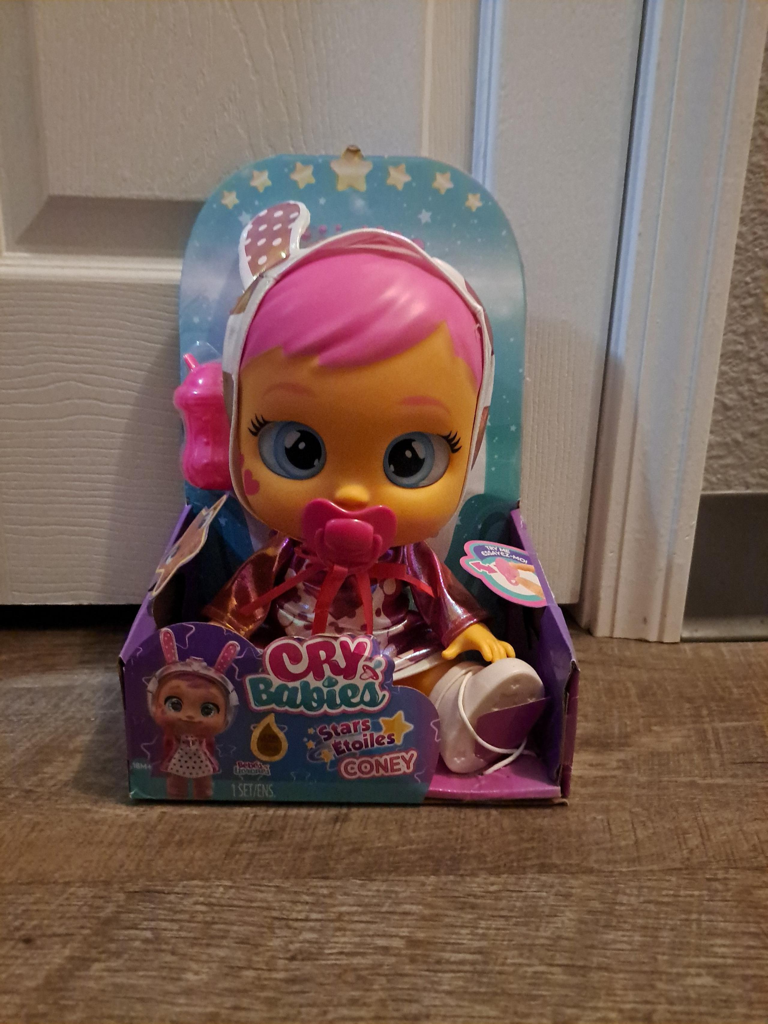 Cry Babies Star Coney with Light Up Eyes and Star Themed Outfit