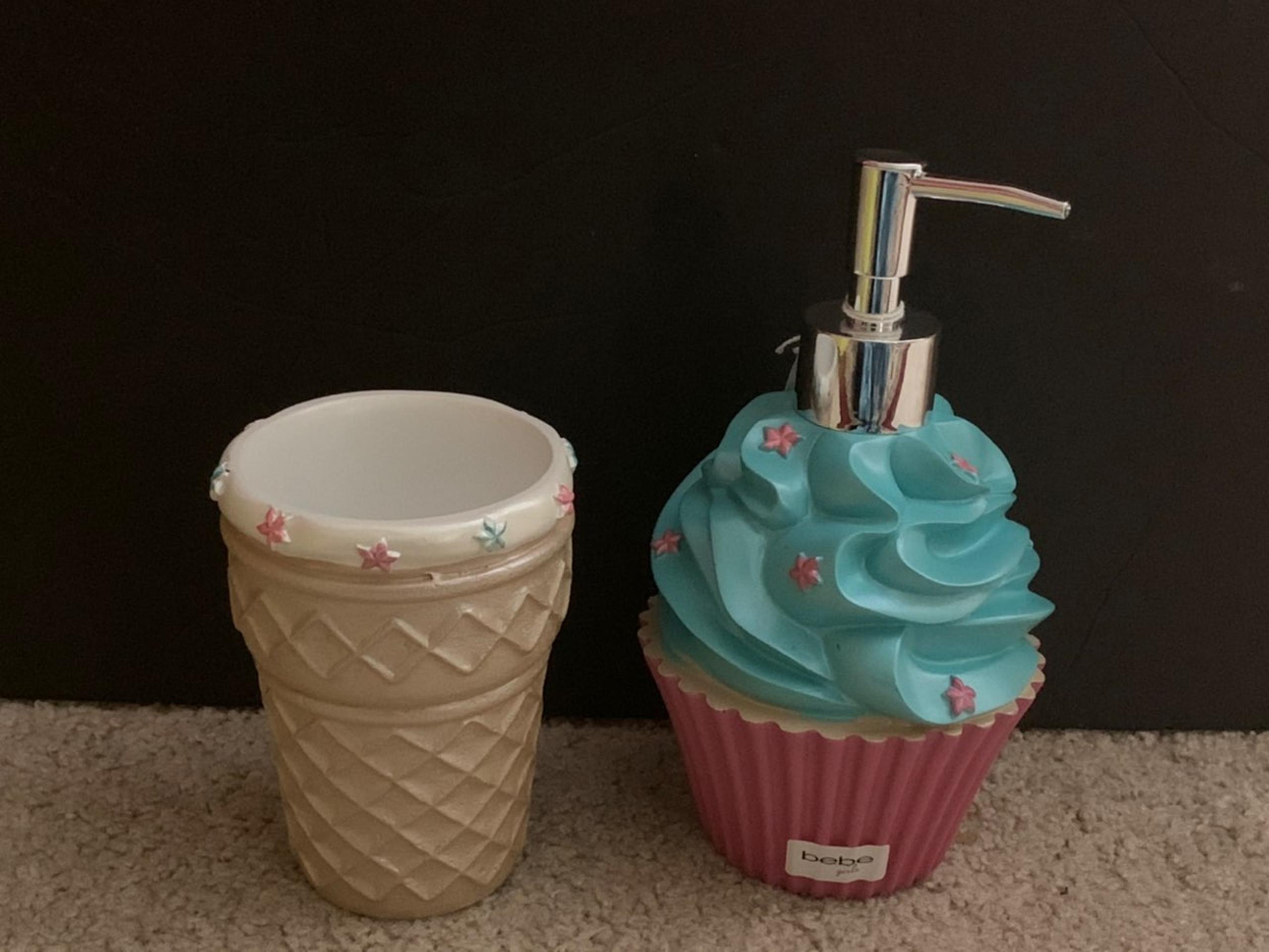 bebe girl bathroom cupcake set
