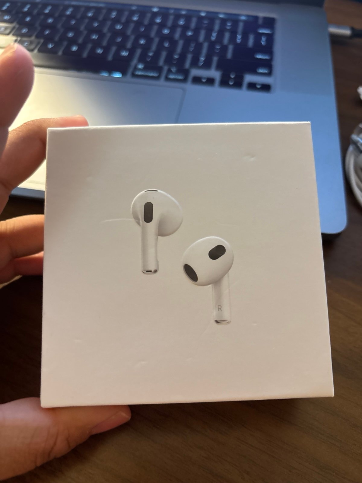 Apple Gen 3 with MagSafe charging case