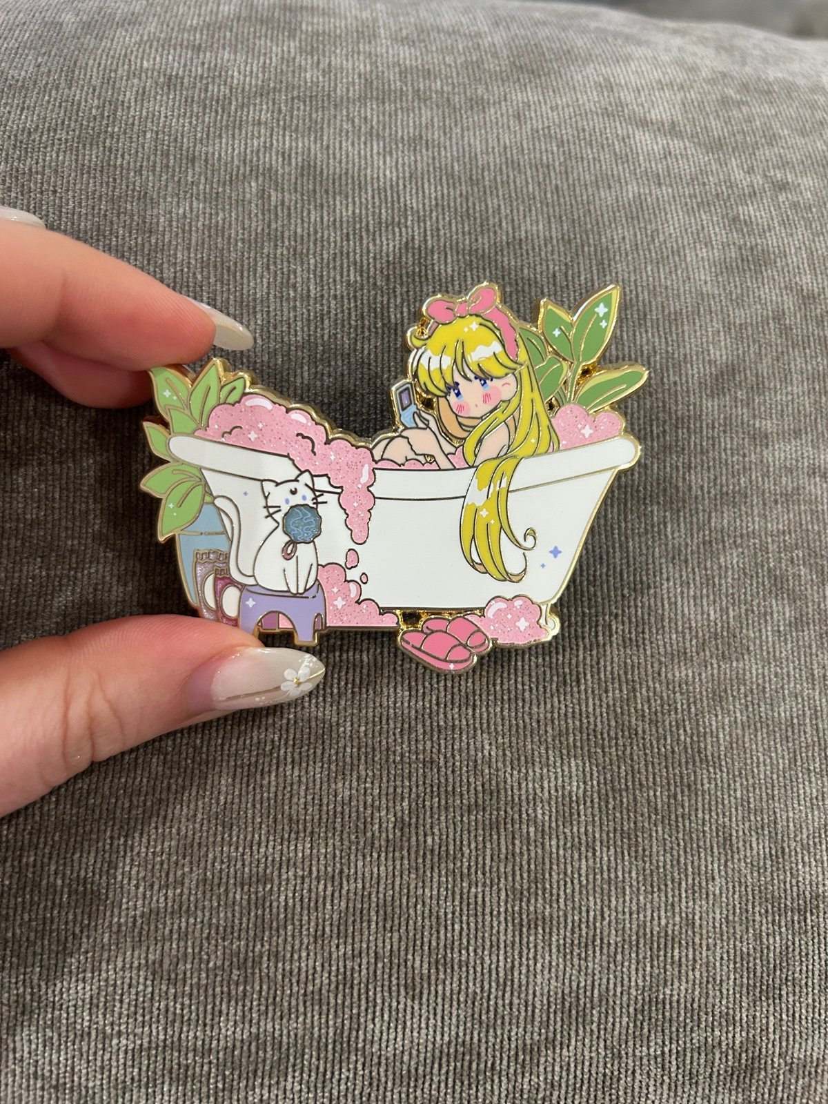 Sailor moon (sailor venus) pin