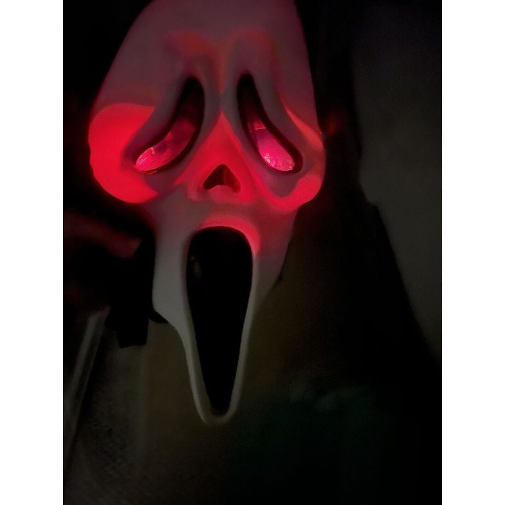 vintage1991 Easter Unlimited Fun World 8550 scream mask Ghost Face glows red