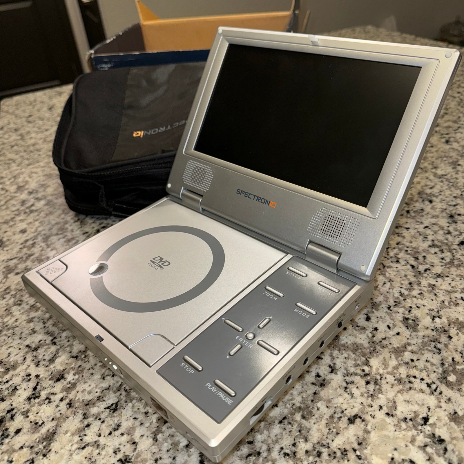 SPECTRONIQ Digital DVD70X 8.5 Portable DVD Player with Traveling Case & Remote