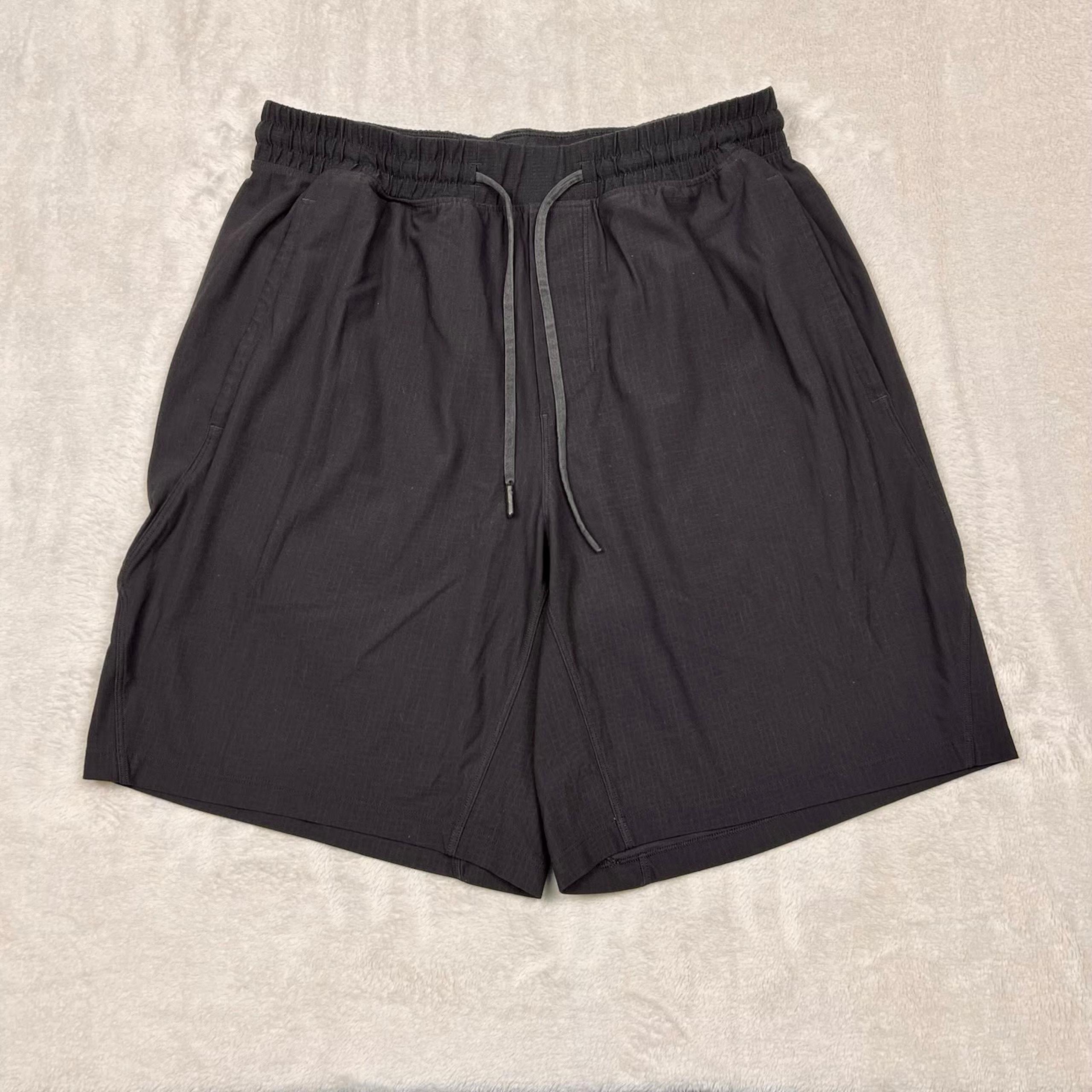 Lululemon Black lined mens Athletic Shorts size M