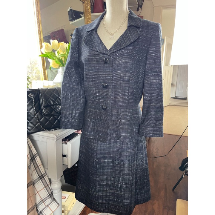 Tahari Size 12 Women's Skirt /Blazer Set