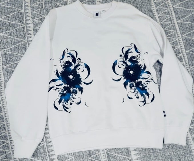 RARE NWT BTS Pop-Up Shop MOTS Black Swan SweatshirtVer 01M. SZ:L C:White. NOW85