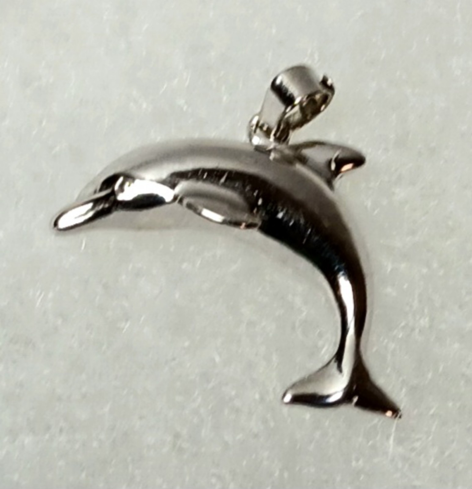 AU 14kt White Gold Jumping Dolphin Charm 3/4 Hollow Back Dime Size Vtg Y2K