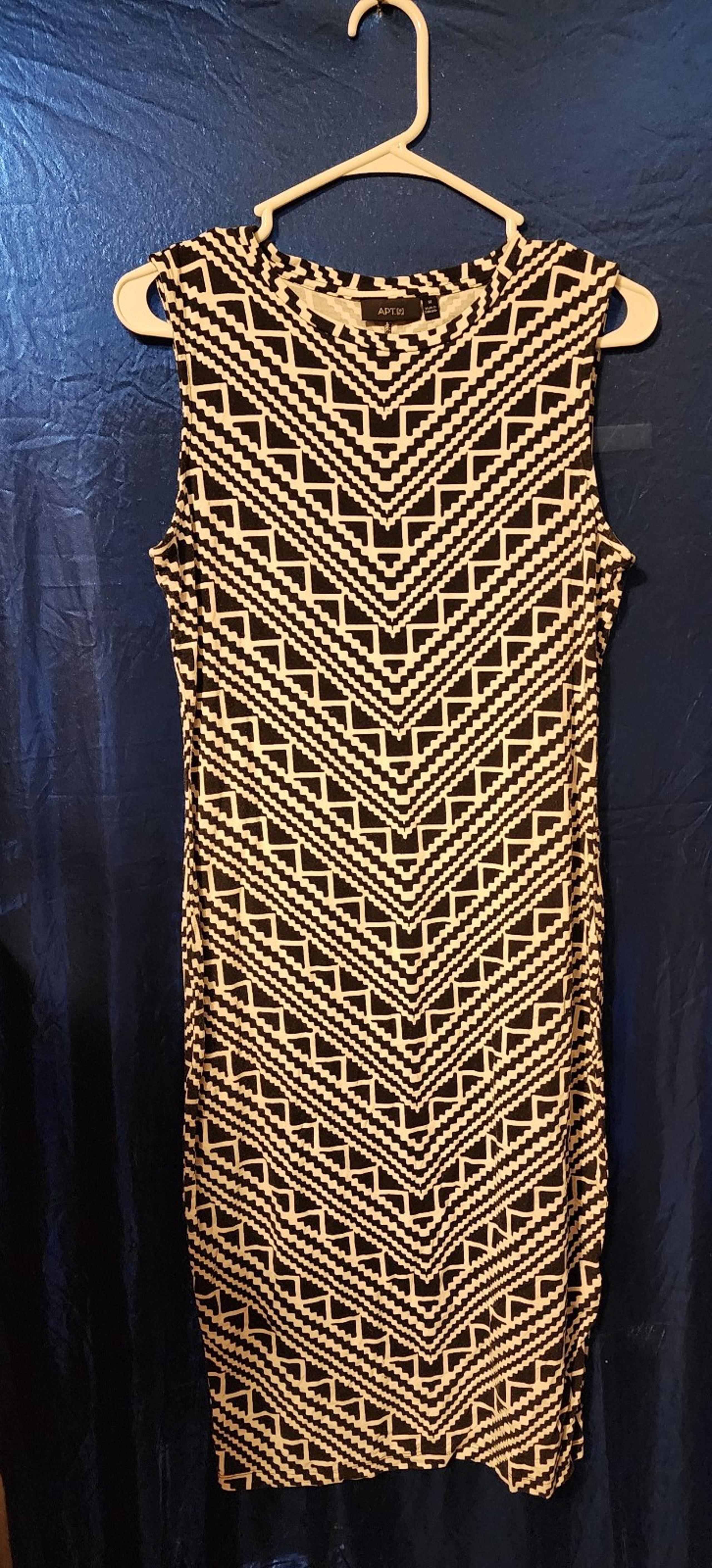 Apt 9 Dress size medium Casual comfort Geometric midi women black white zigzag - Apt. 9