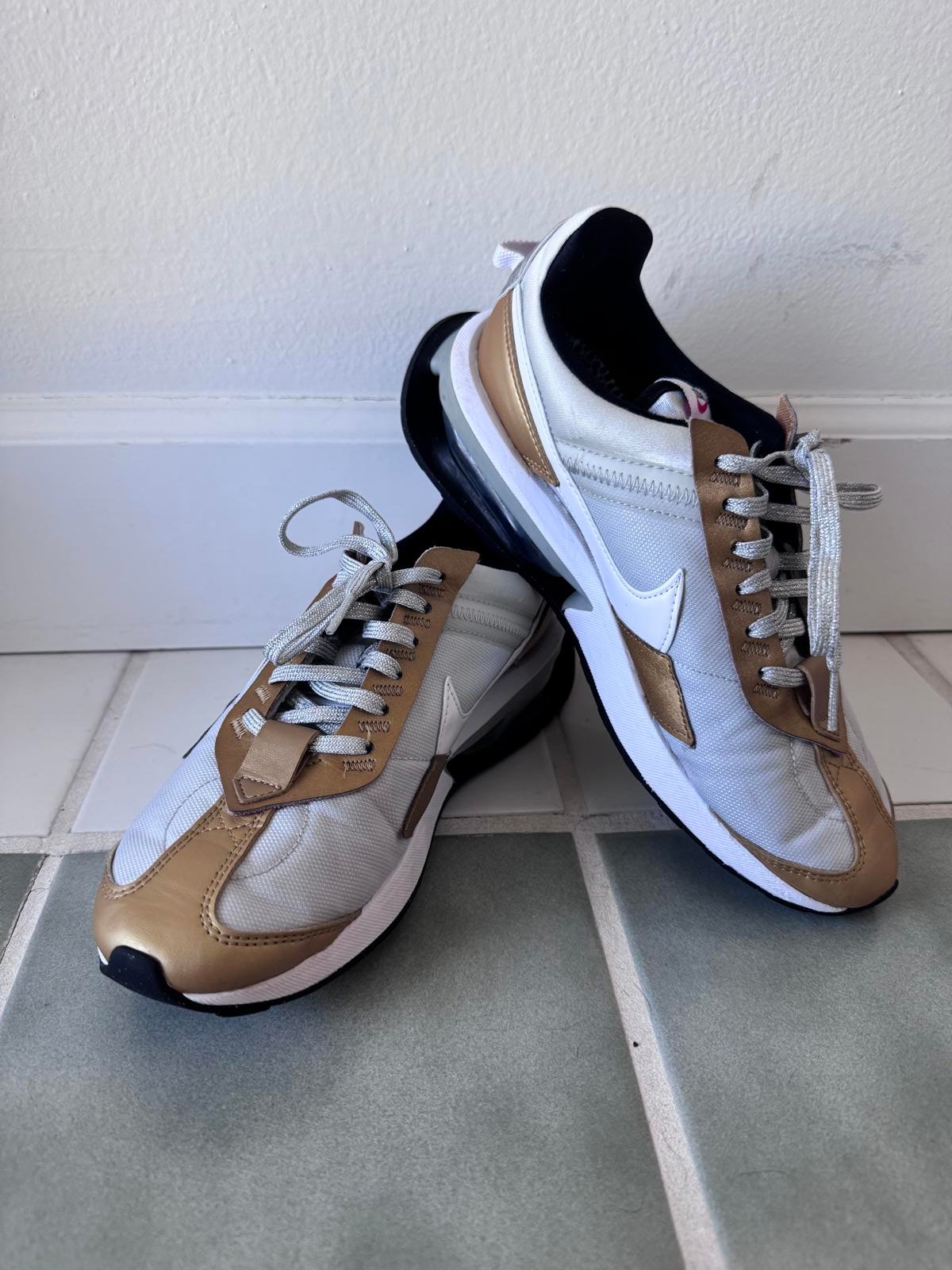 Nike Women's Air Max Pre-Day SE Running Shoes Size 8.5.