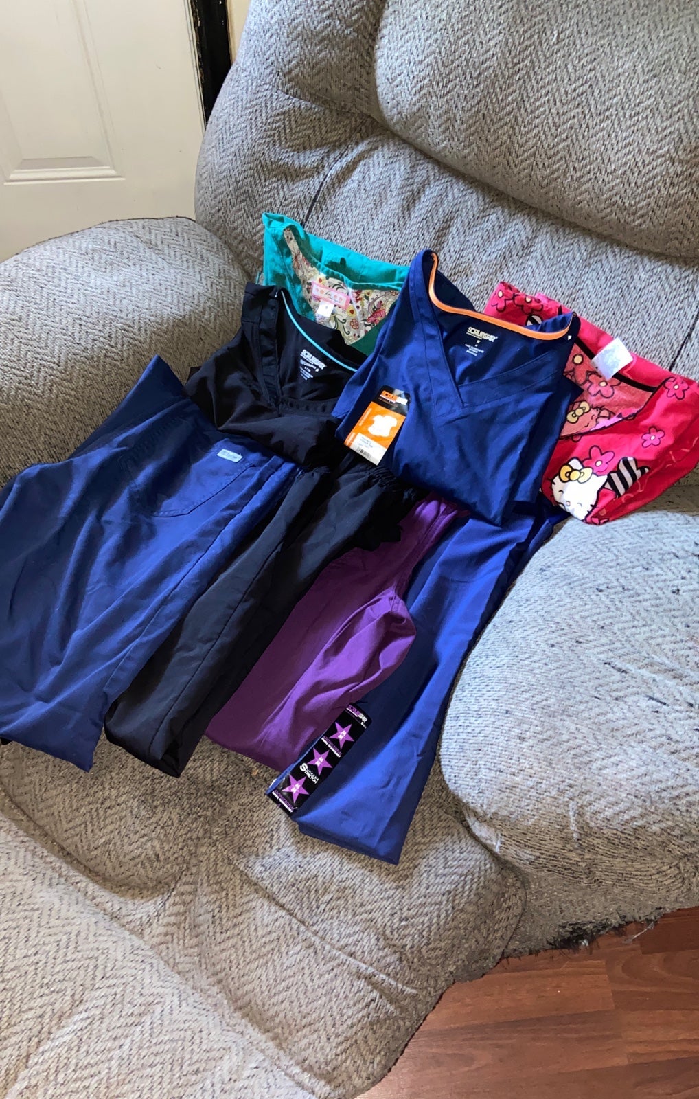 Women’s Scrubs Bundle (S/M)