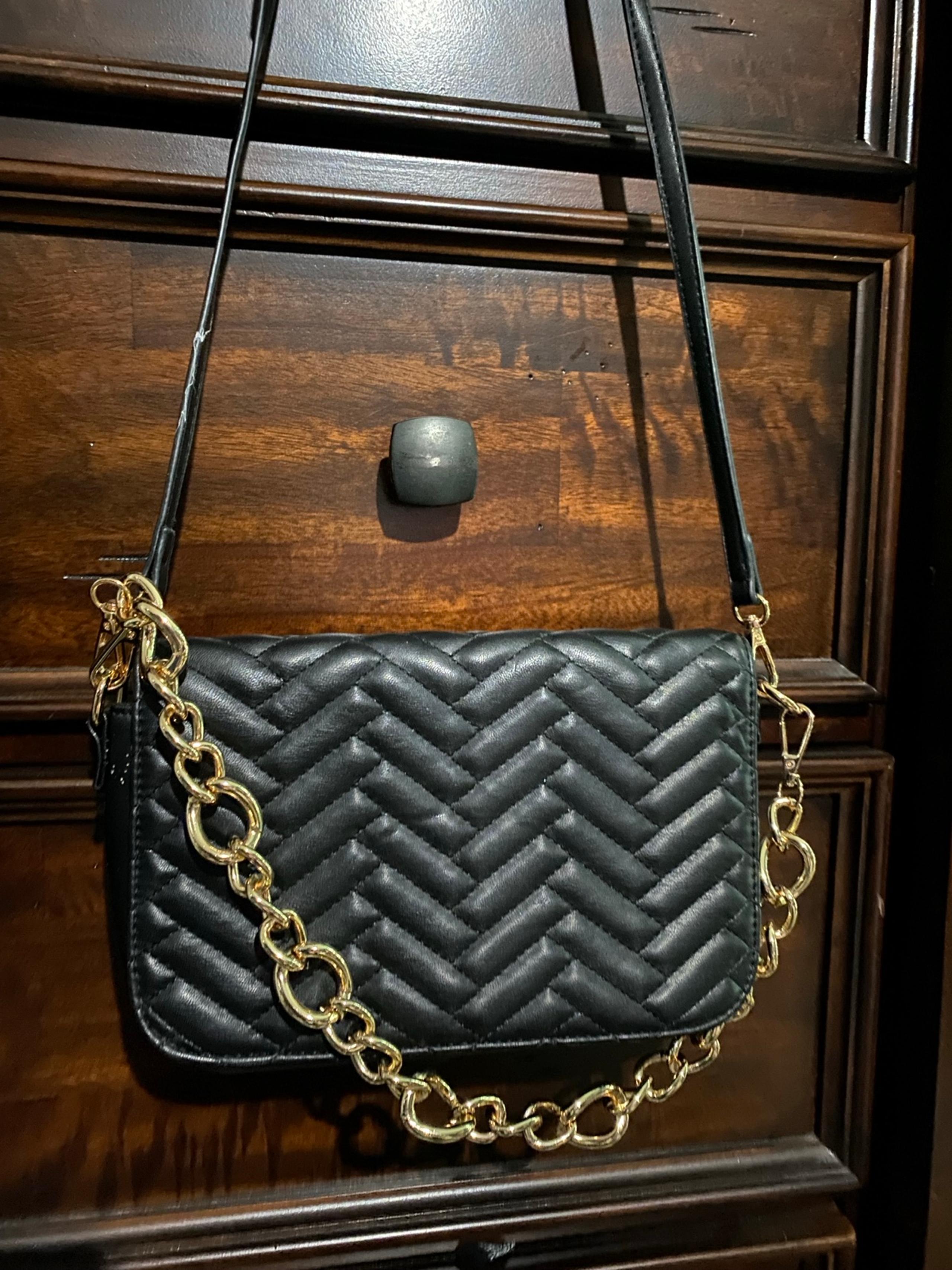 Crossbody black purse with gold chain nwot