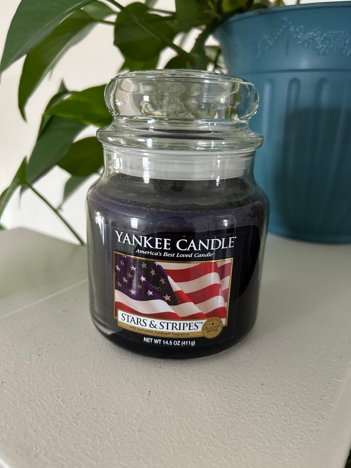 Stars & Stripes Medium Size PATRIOTIC candle - Yankee Candle