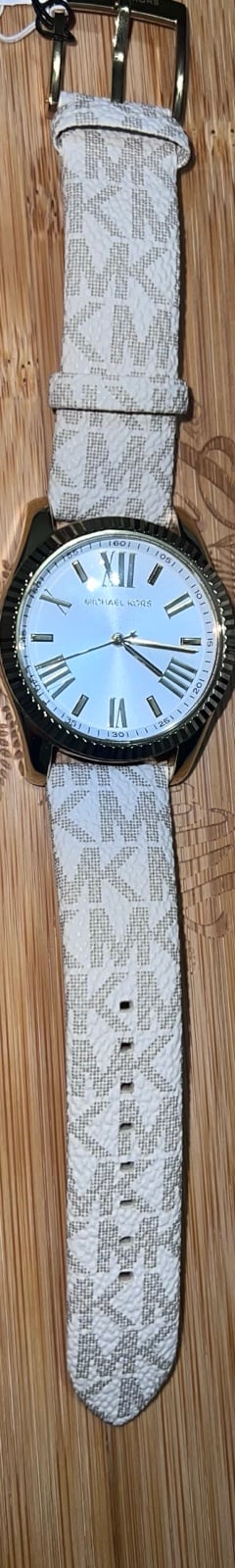 Micheal Kors Lexington Women's 38mm Quartz Vanilla Strap Watch BRAND NEW