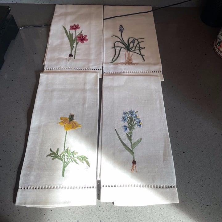 Sferra linen floral embroidered guest towels