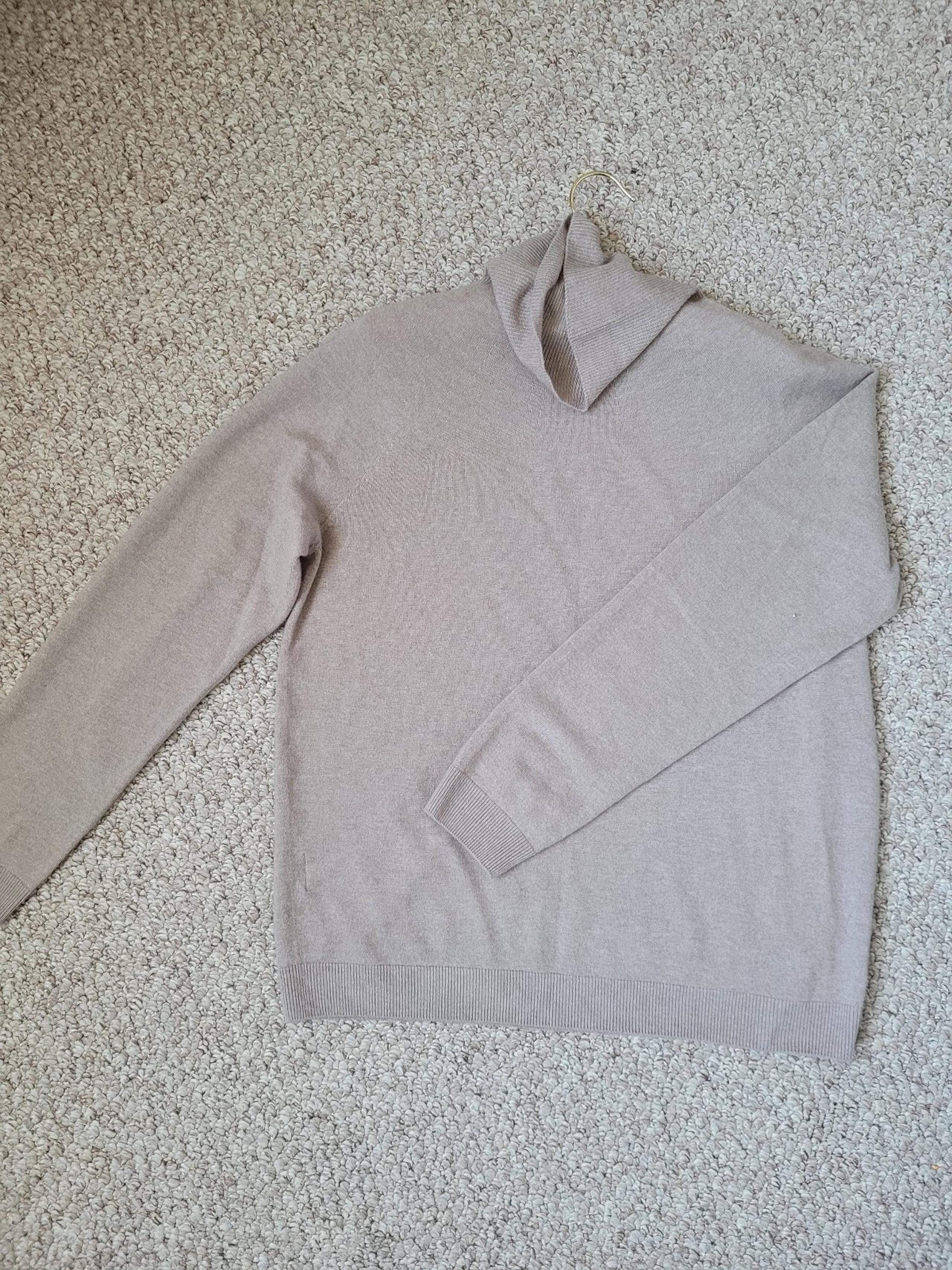 Uniqlo Cashmere turtleneck taupe brown sweater women’s size L