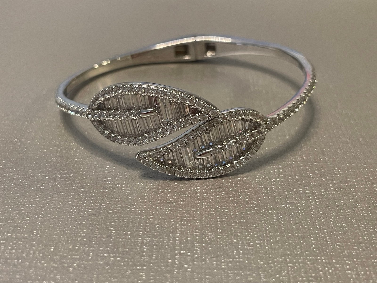 authentic silver 2 leaf bracelet fast day shipping
