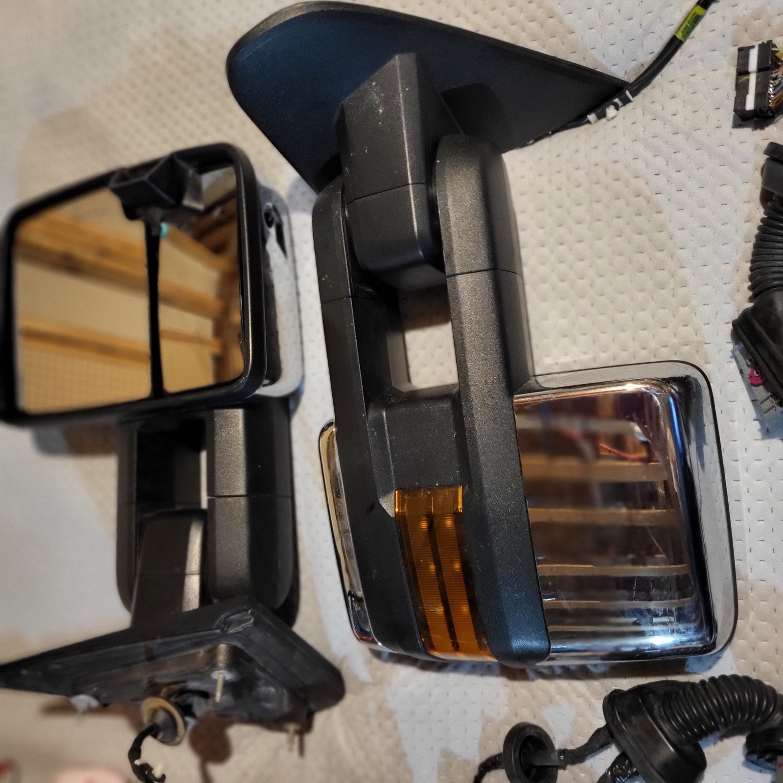 Right and Left !Side Gmc/ Chevy power towing mirrors heated oem numbers.