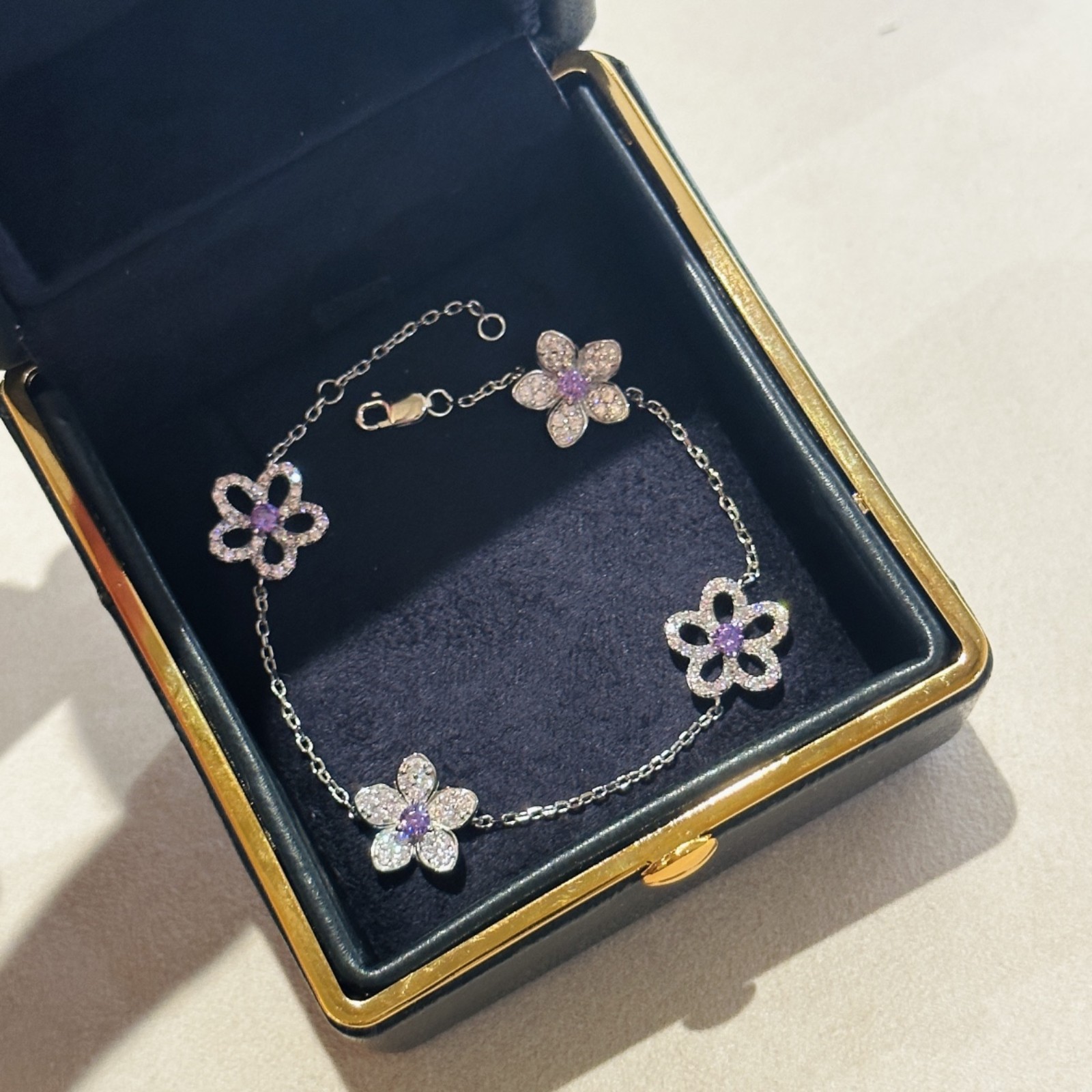 Flower bracelet