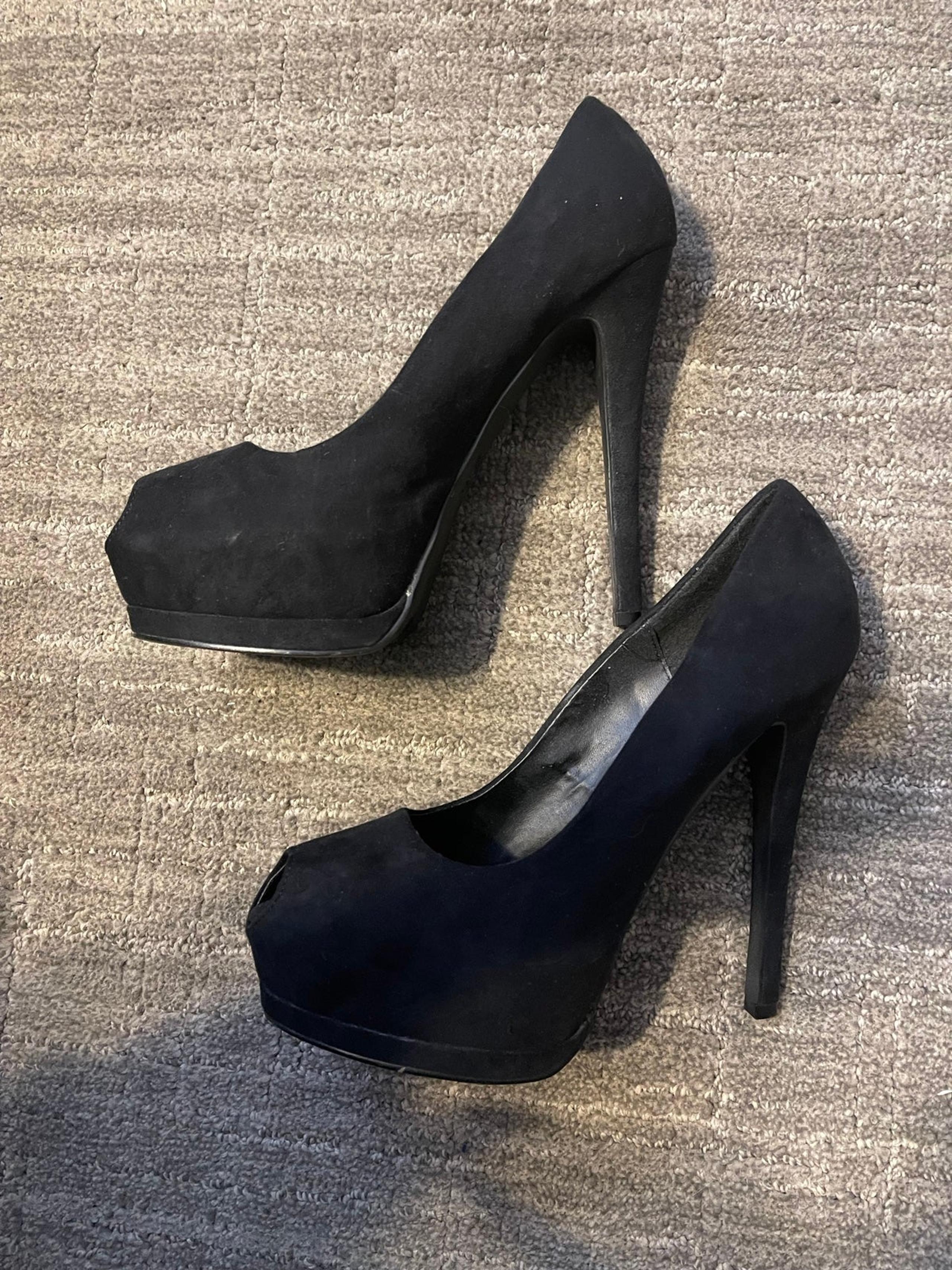 Qupid Peep Toe High 6 inch Heel Black Suede Like New Size 9