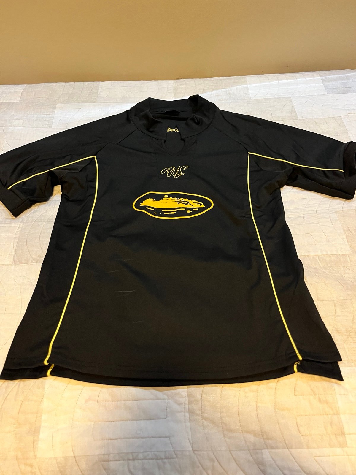 Black and yellow corteiz jersey