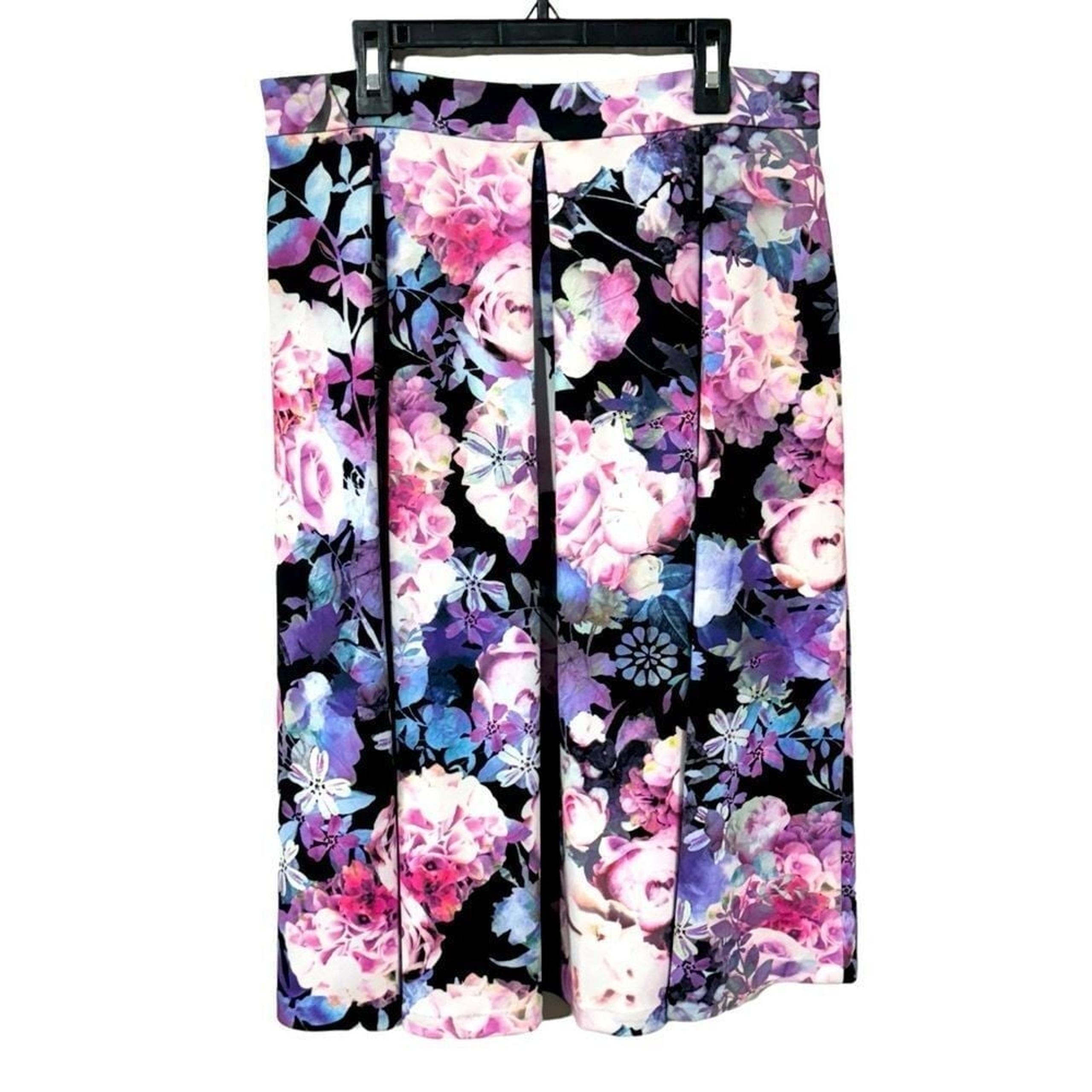 New York & Company Stretch Floral A-Line Pleated Skirt Size 8. W31. 27L.
