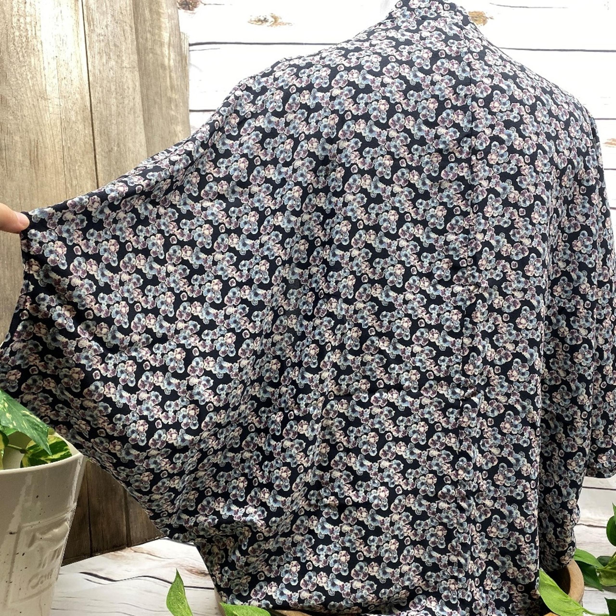 Honey Punch Batwing Sleeves Floral Kimono Top Small S Black Gray Beautiful