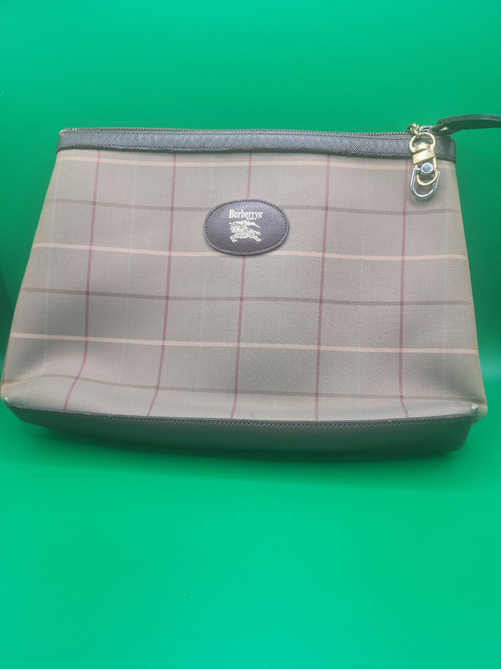 BURBERRY CLUTCH