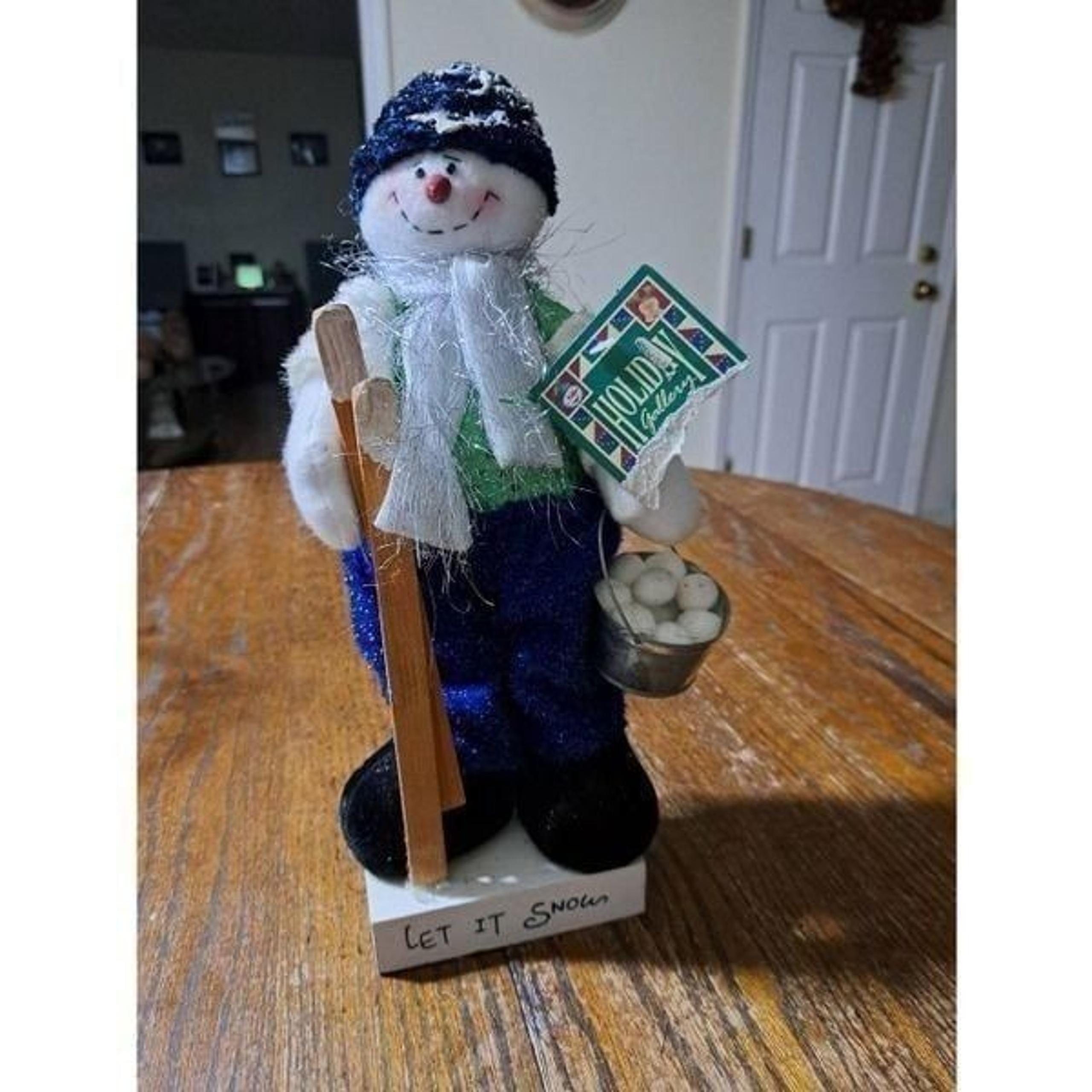 Vintage Prime Line Holiday Gallery Christmas Winter Snowman Let It Snow Figurine
