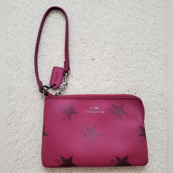 Coach Star Canyon Corner Zip Wristlet in Cranberry Pink