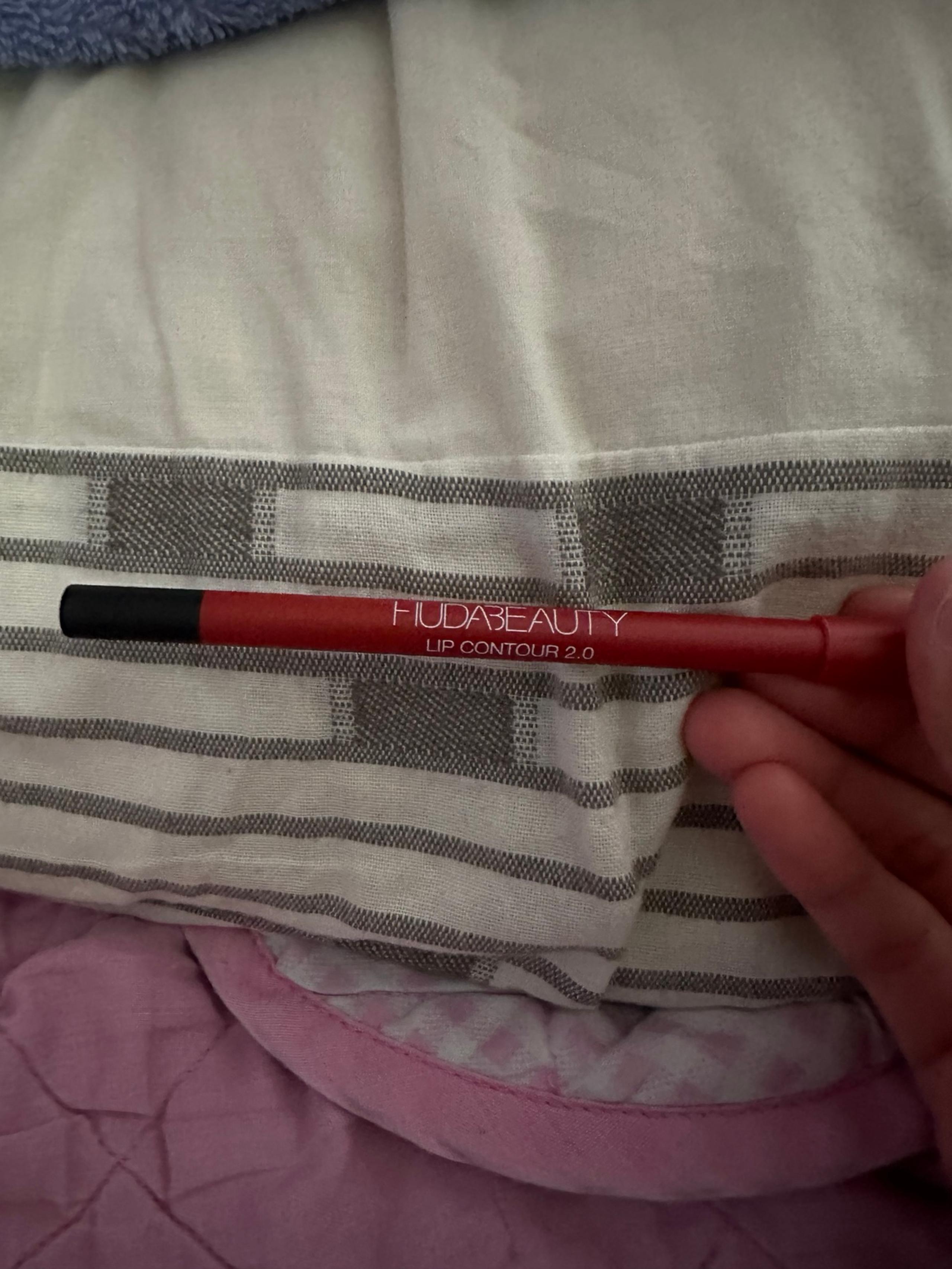 Huda beauty lip contour 2.0 lip liner - universal red