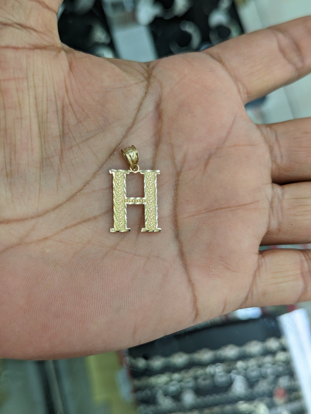 10kt real good Initial H Pendant