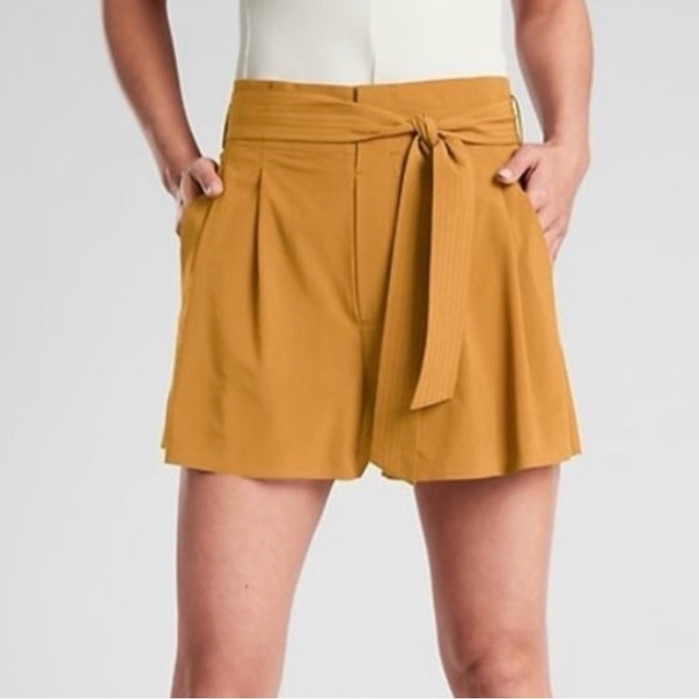 Athleta Skyline II Paperbag Waist Pleated Belted Shorts Size 8 Tuscan Gold