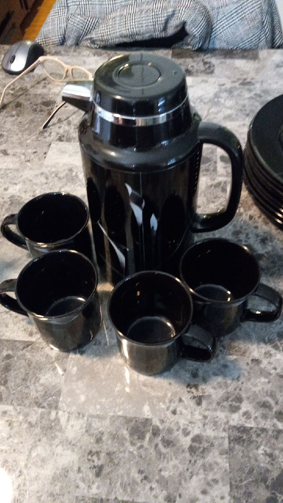 Mikasa themos carafe with 4 coffee mugs