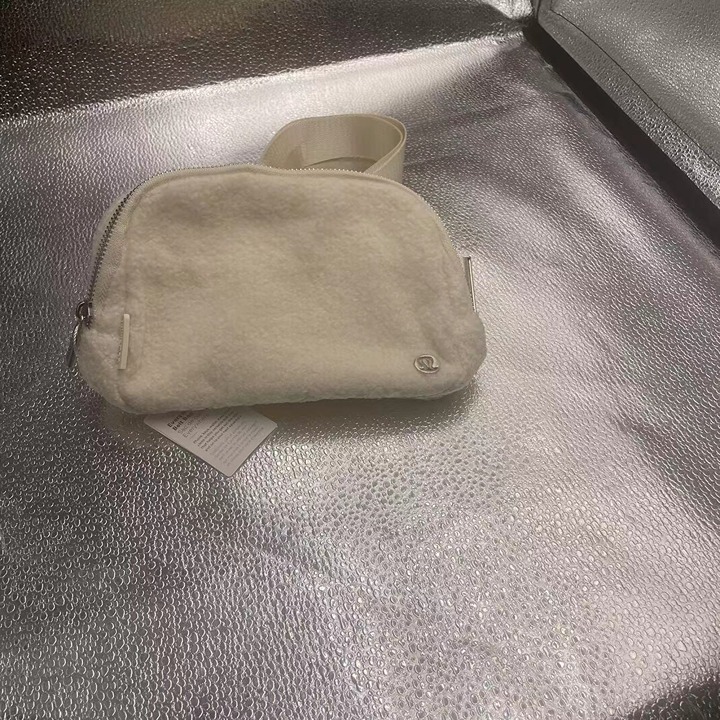 Lululemon Everywhere Belt Bag white