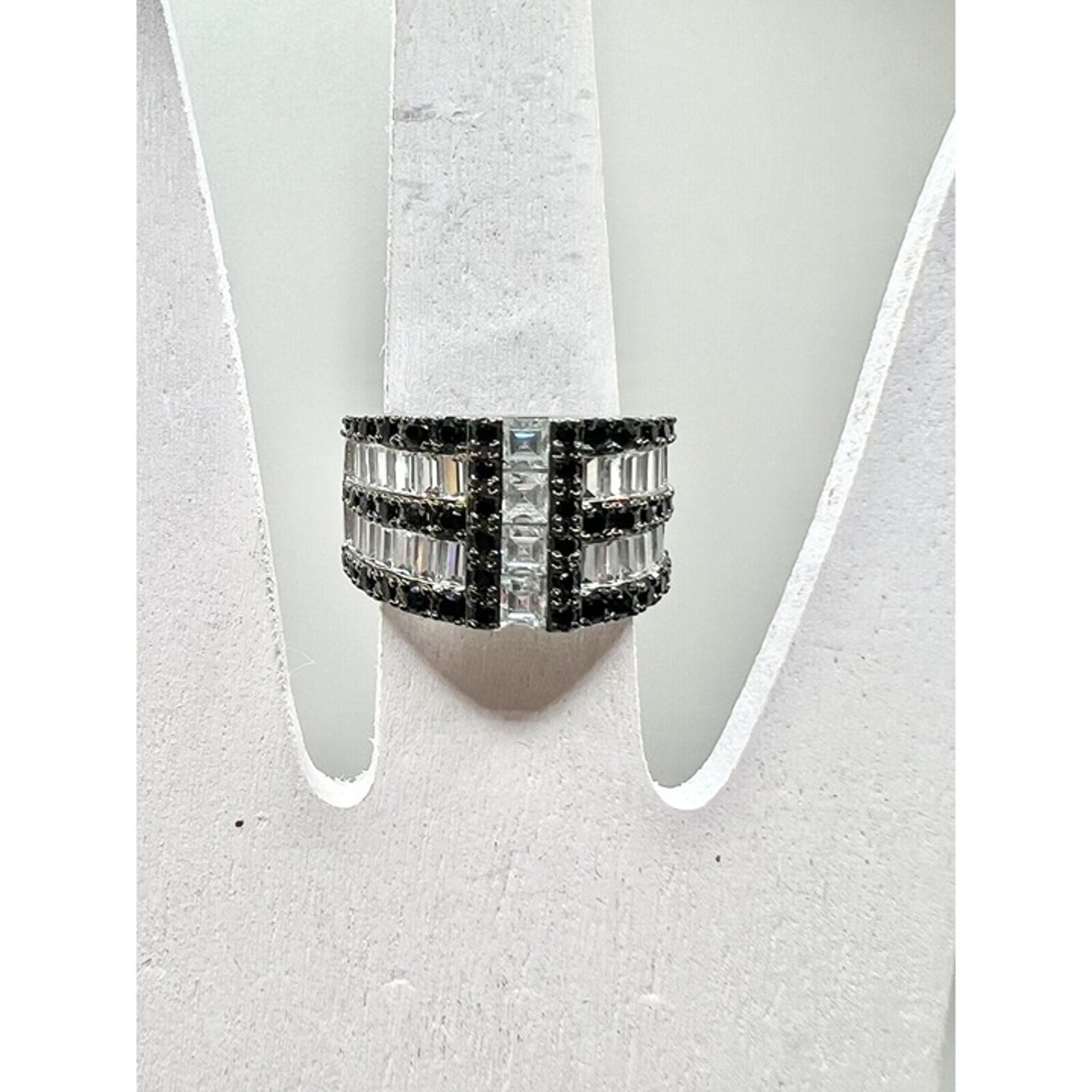 Lia Sophia Designer Black Zirconia Ring Size 6 Silvertone Rhodium Spinial