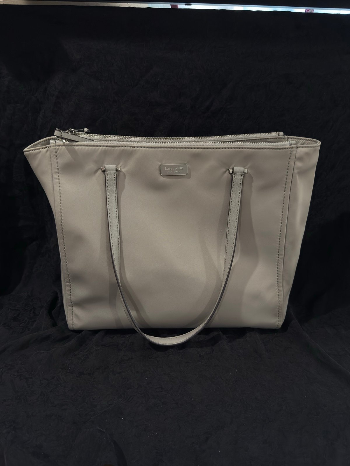 Kate spade New York Medium Taupe Tote Bag 3 Large Sections 3 Inside Pockets