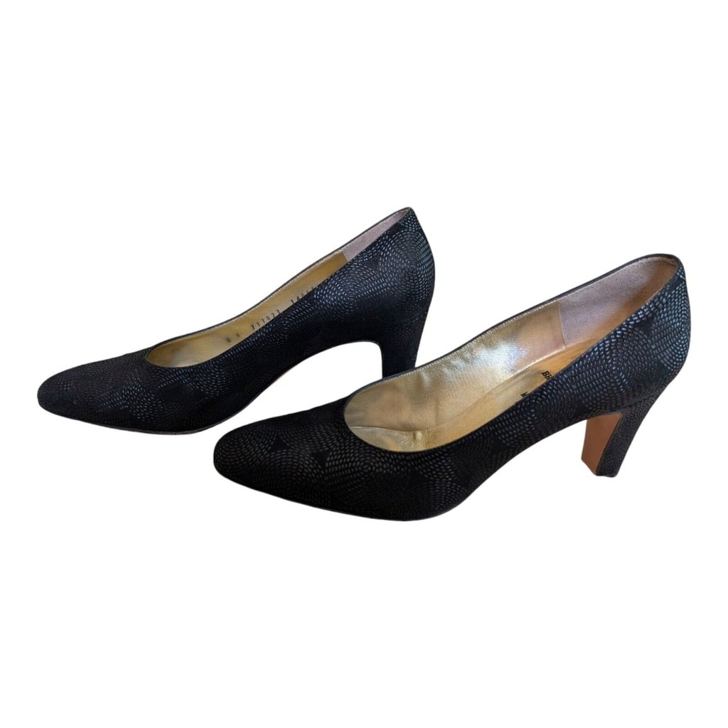 Bruno Magli BlackLeather Textured Circles Pumps Made Size 8 B Bologna Italy