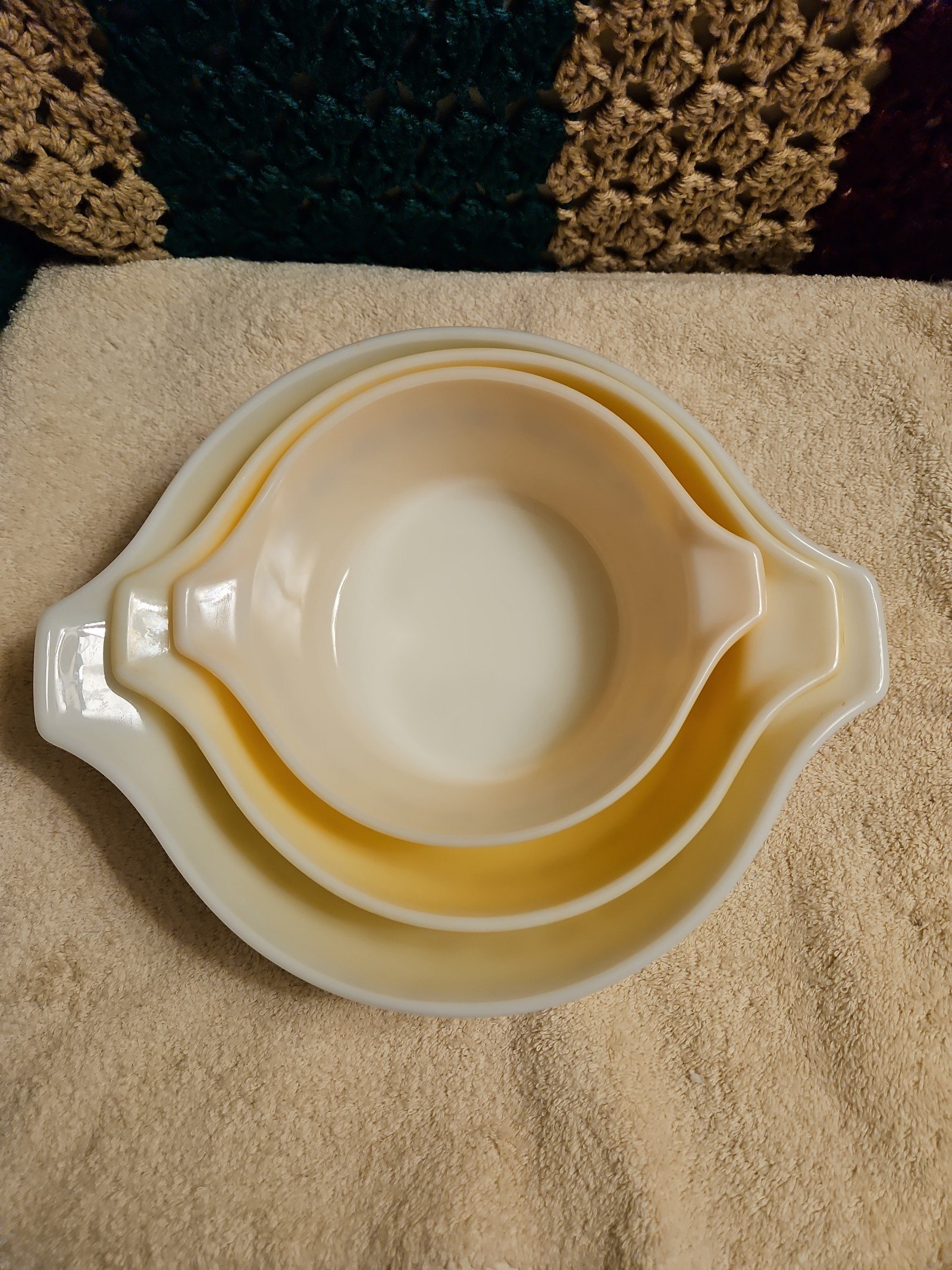 Pyrex Town and Country casserole bowls with Lids