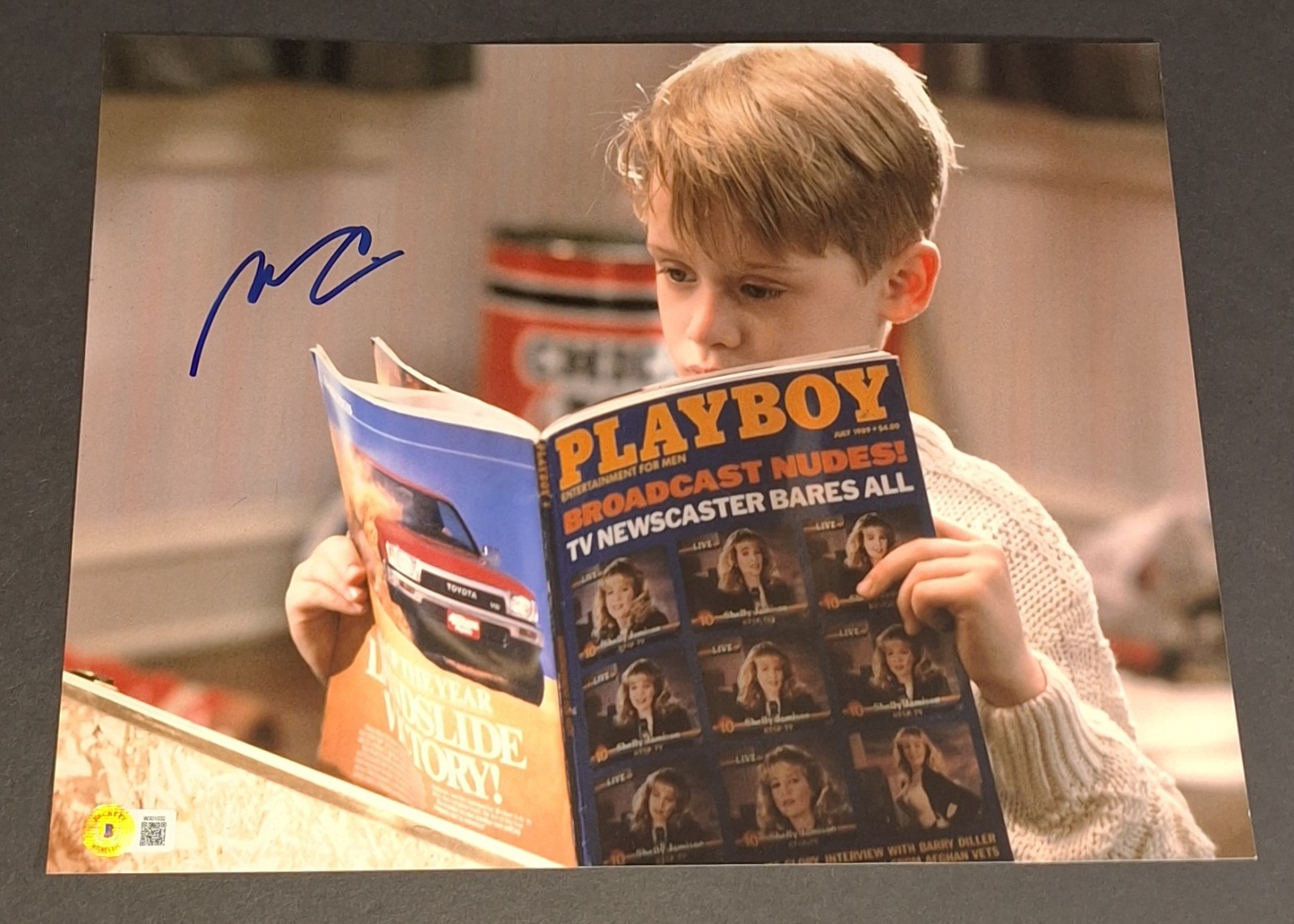 Macaulay Culkin autographed 11x14 Beckett Witness COA
