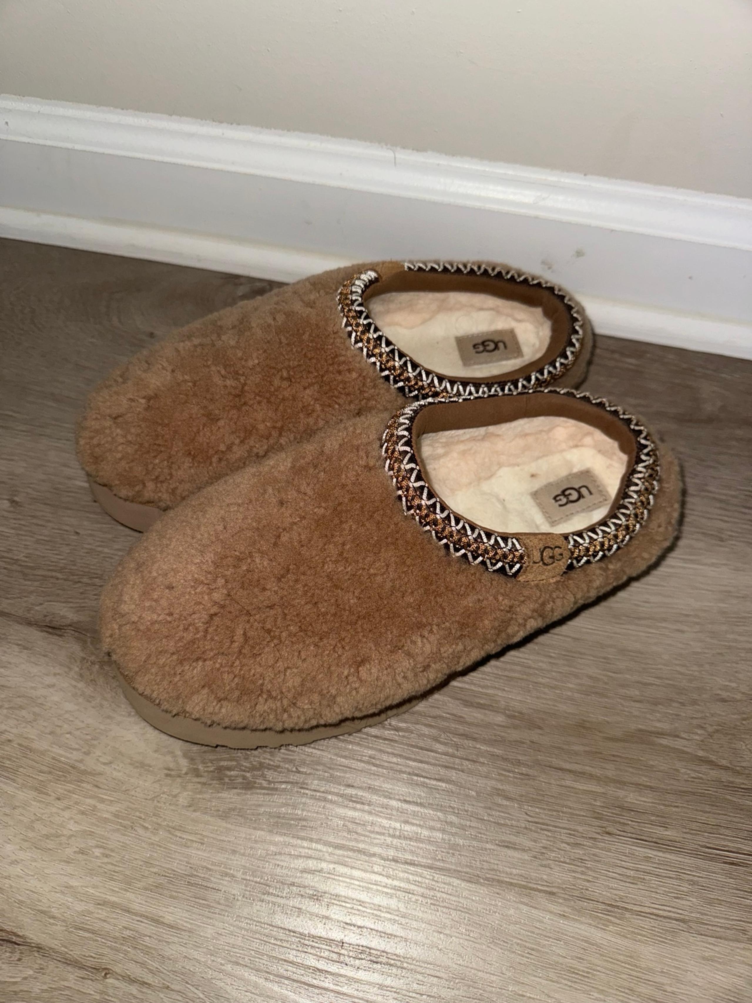 UGG Tasman