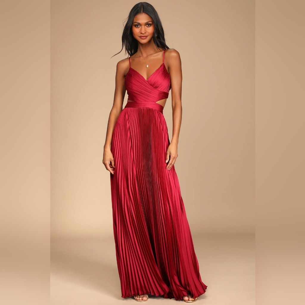 NWOT Lulu's Wine Red Pleated Cutout Maxi Dress Size L=10/12