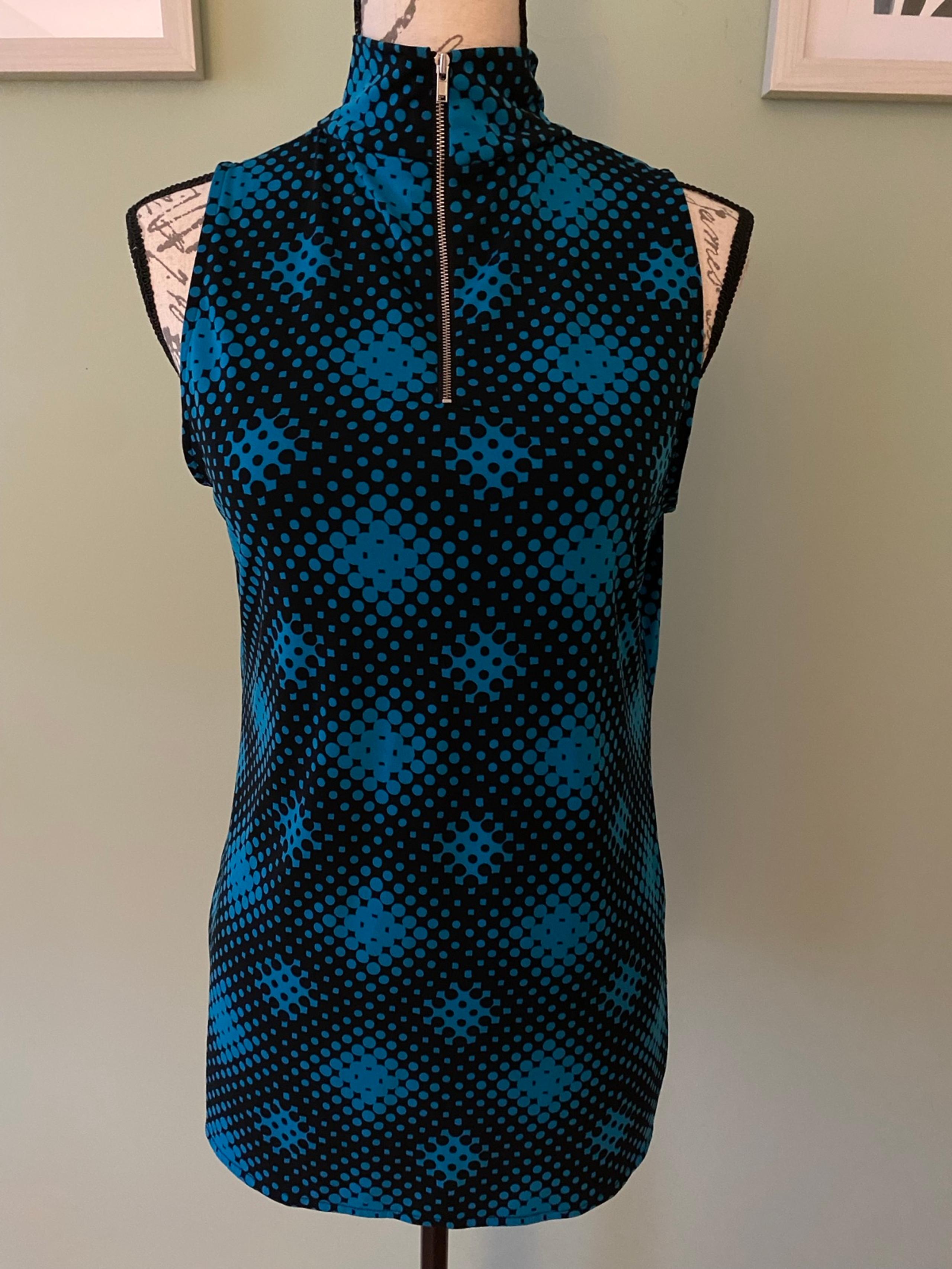 Women’s Sleevelesss Top with Zipper Detail Size Medium