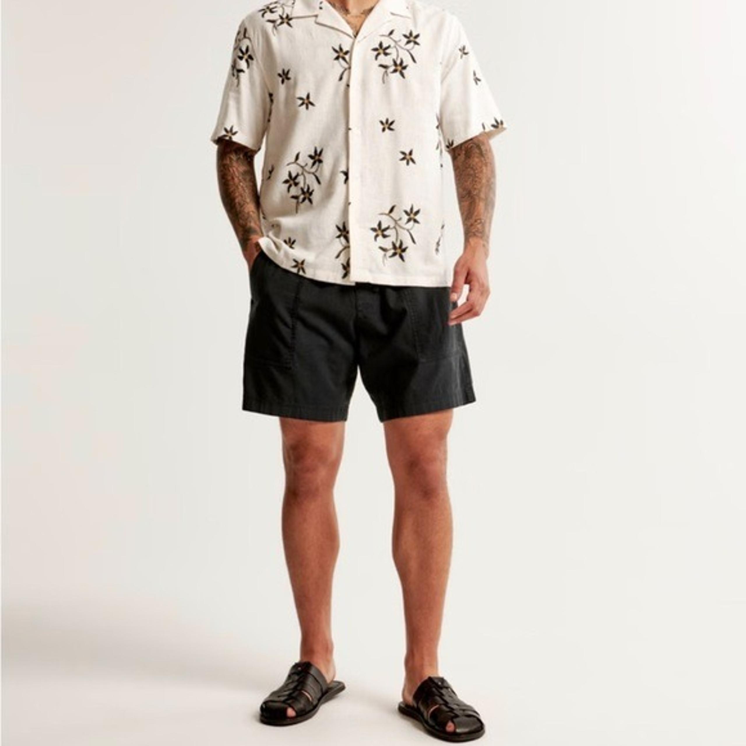Abercrombie and Fitch Men's Relaxed Linen-Blend Pull-On Short Size S