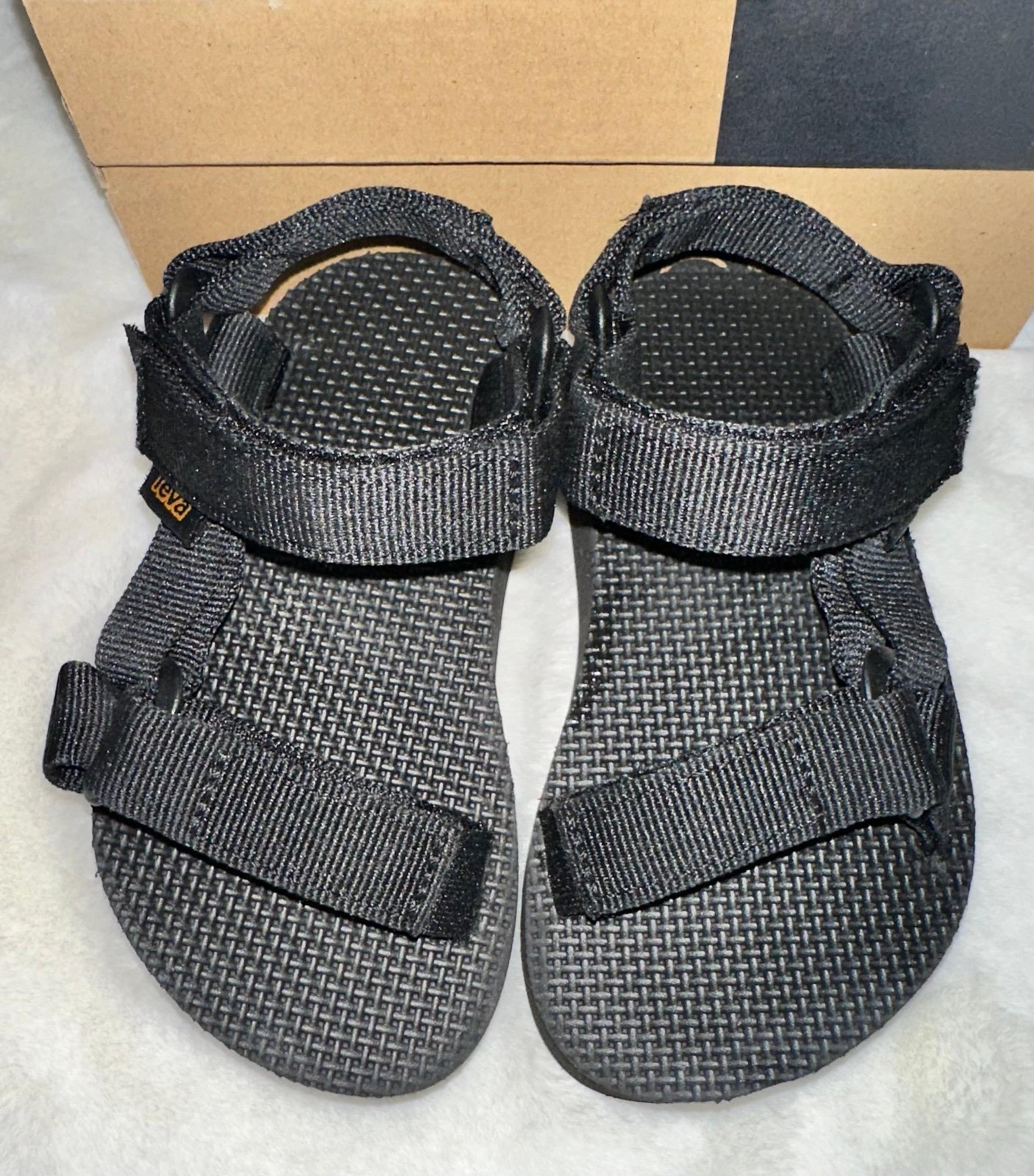 LIKE NEW Teva Middorm Universal Sandals Size 8 Toddler