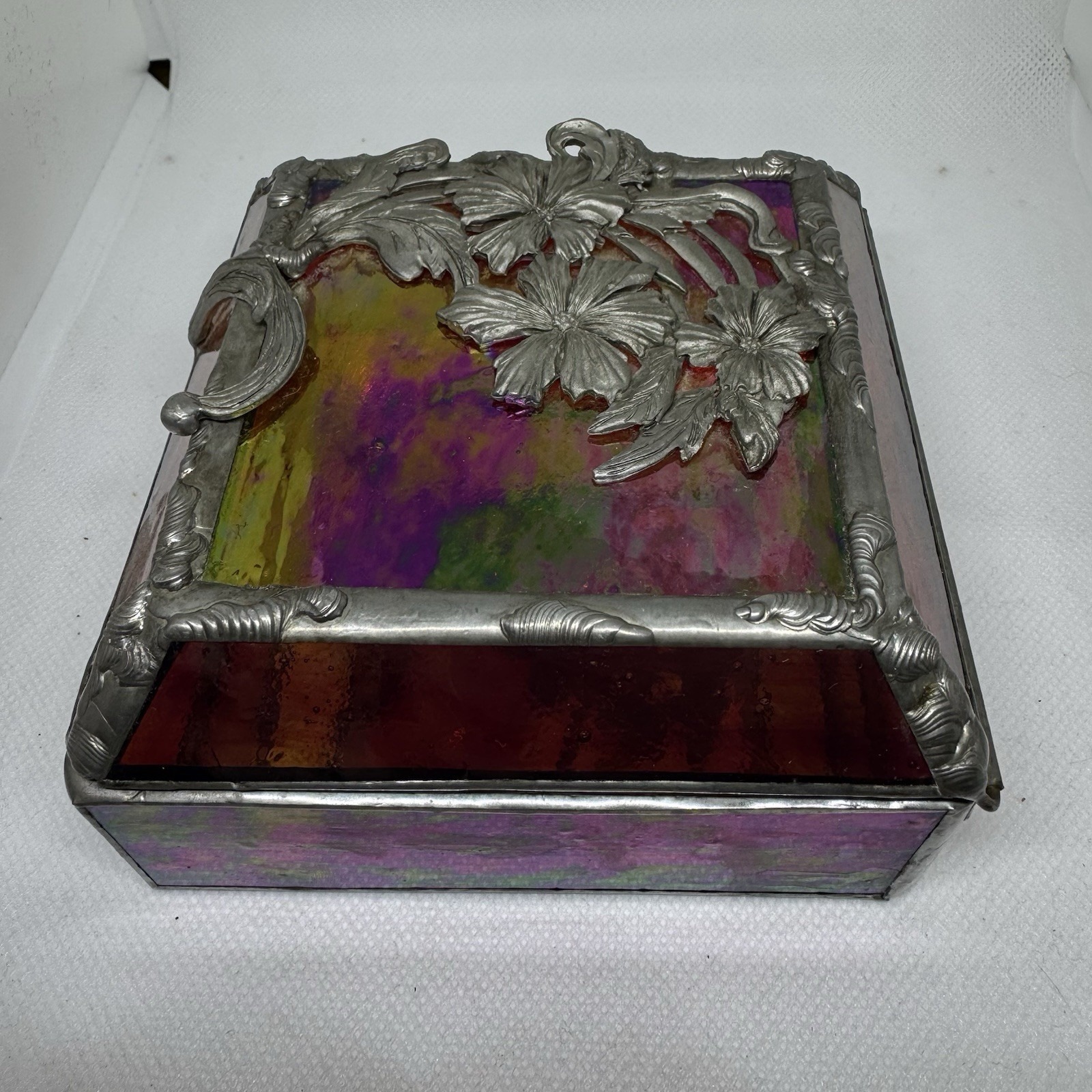 Vintage Iridescent Leaded Stained Glass Trinket/ Jewelry Box Pewter? Flowers
