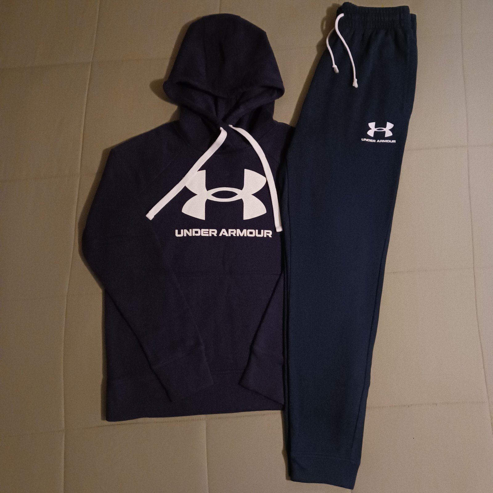 Under Armour Sweatsuit / Under Armour Sweatpants and Under Armour Hoodie