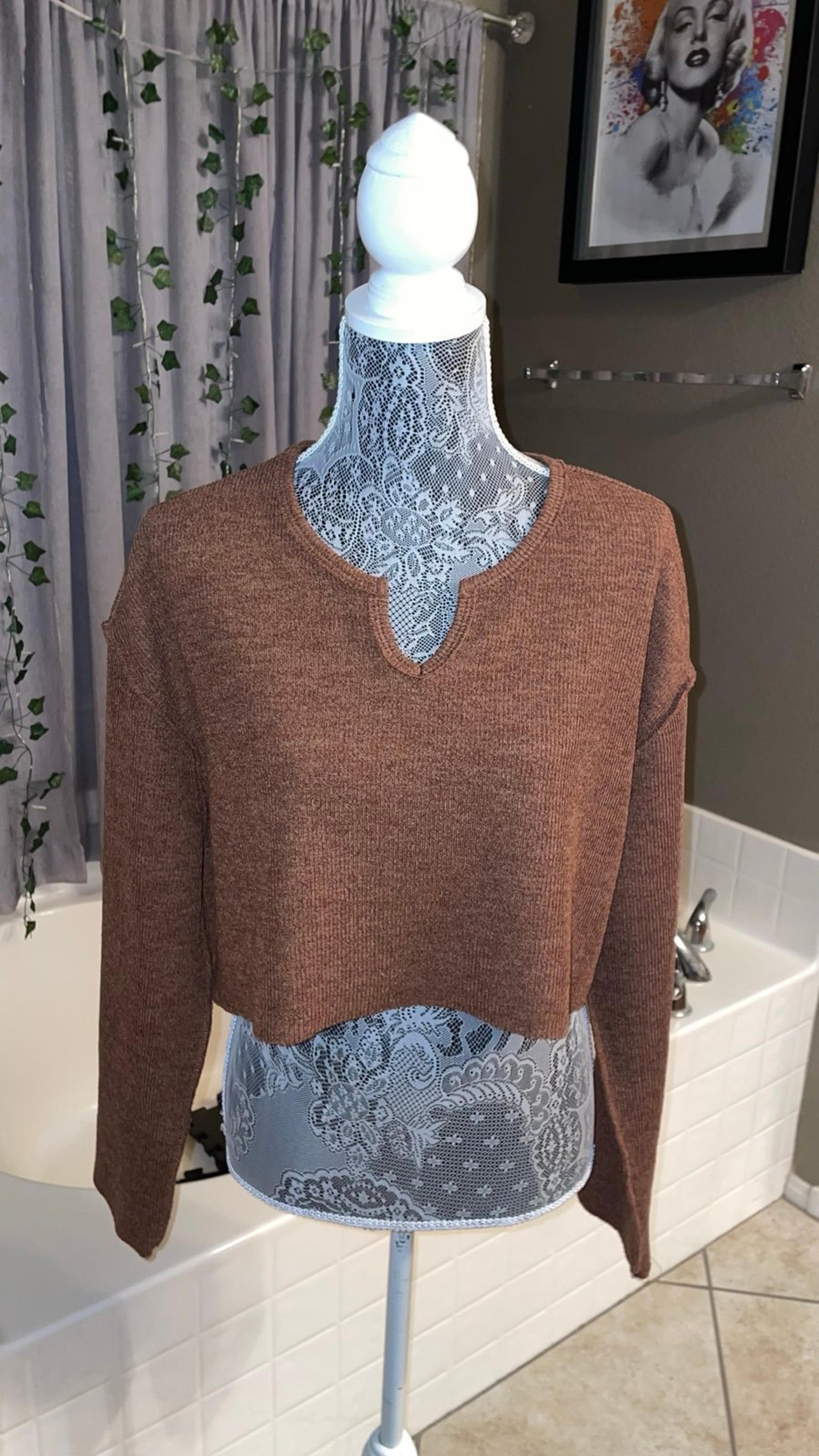 Urban Outfitters split v neck cropped sweater  size M