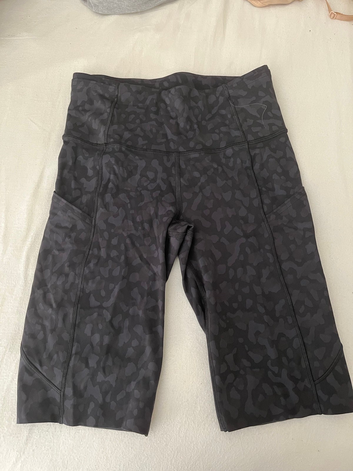 Lululemon shorts size 4